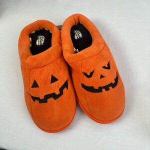 Dearfoams Orange Slippers with Pumpkin Design